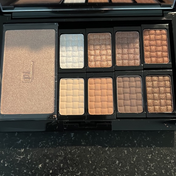 New Doucce Freematic eye shadow pro pallet in neutral NWOT - Picture 2 of 5